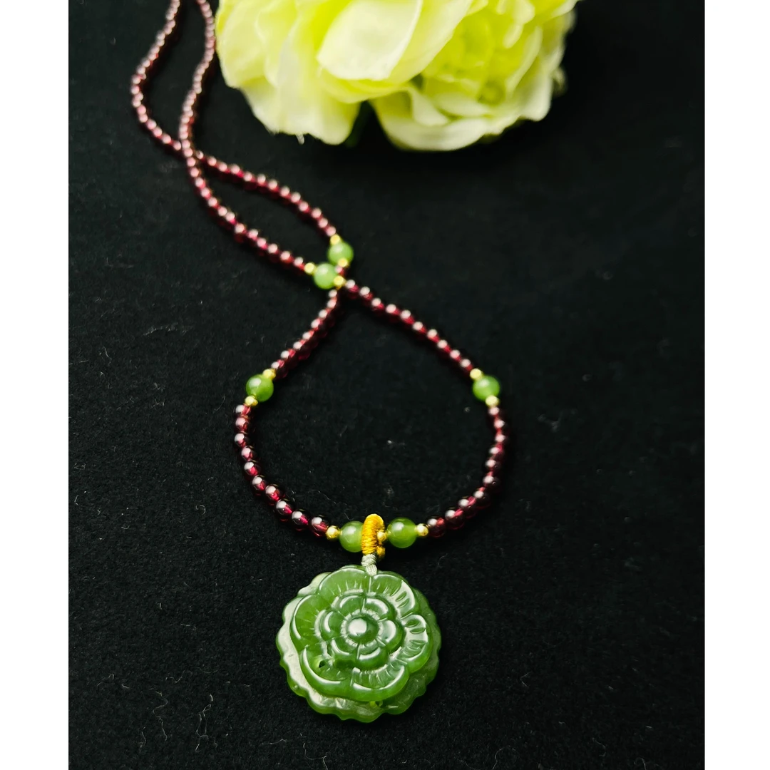 石榴石圆珠约3mm搭碧玉花朵碧玉圆珠S925银配件项链
