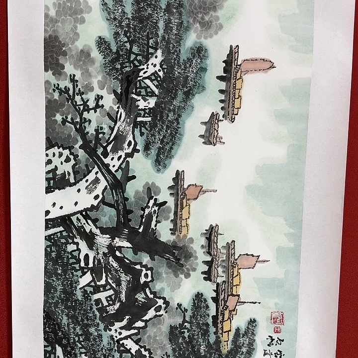 国画特特的一个小男孩在一