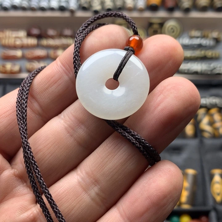 石英质玉（非洲翠）未镶嵌颈饰