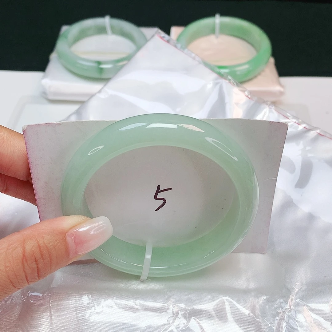 翡翠未镶嵌手镯 正圈55+
