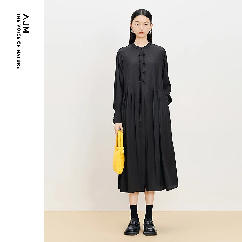 AUM/噢姆春季新款时尚气质复古设计师宽松黑色连衣裙M1EG42116
