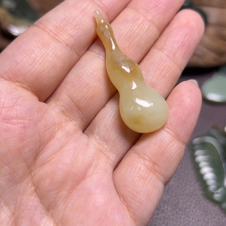 忆***梦岫岩河磨玉（透闪石质玉）未镶嵌颈饰