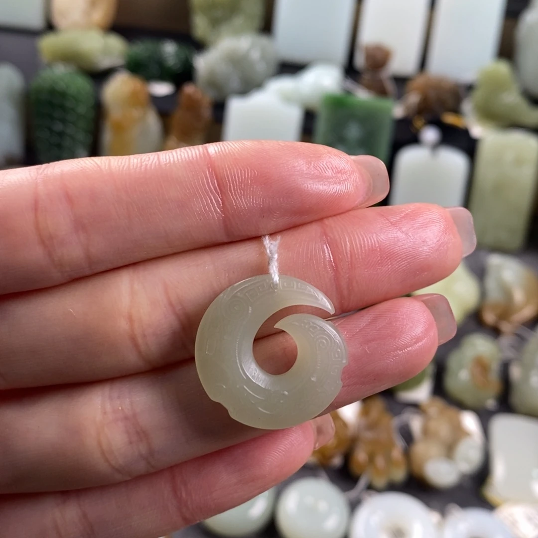 和田玉未镶嵌颈饰