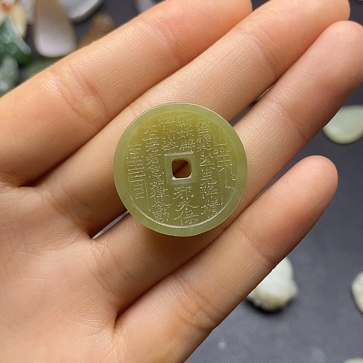 和田玉未镶嵌颈饰晶*呢