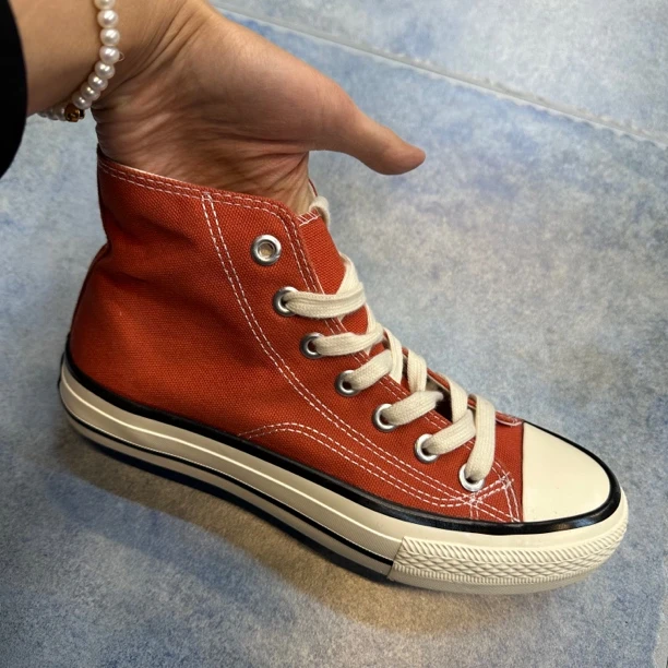 福利款女款中帮帆布鞋百搭款橘色轻微瑕
