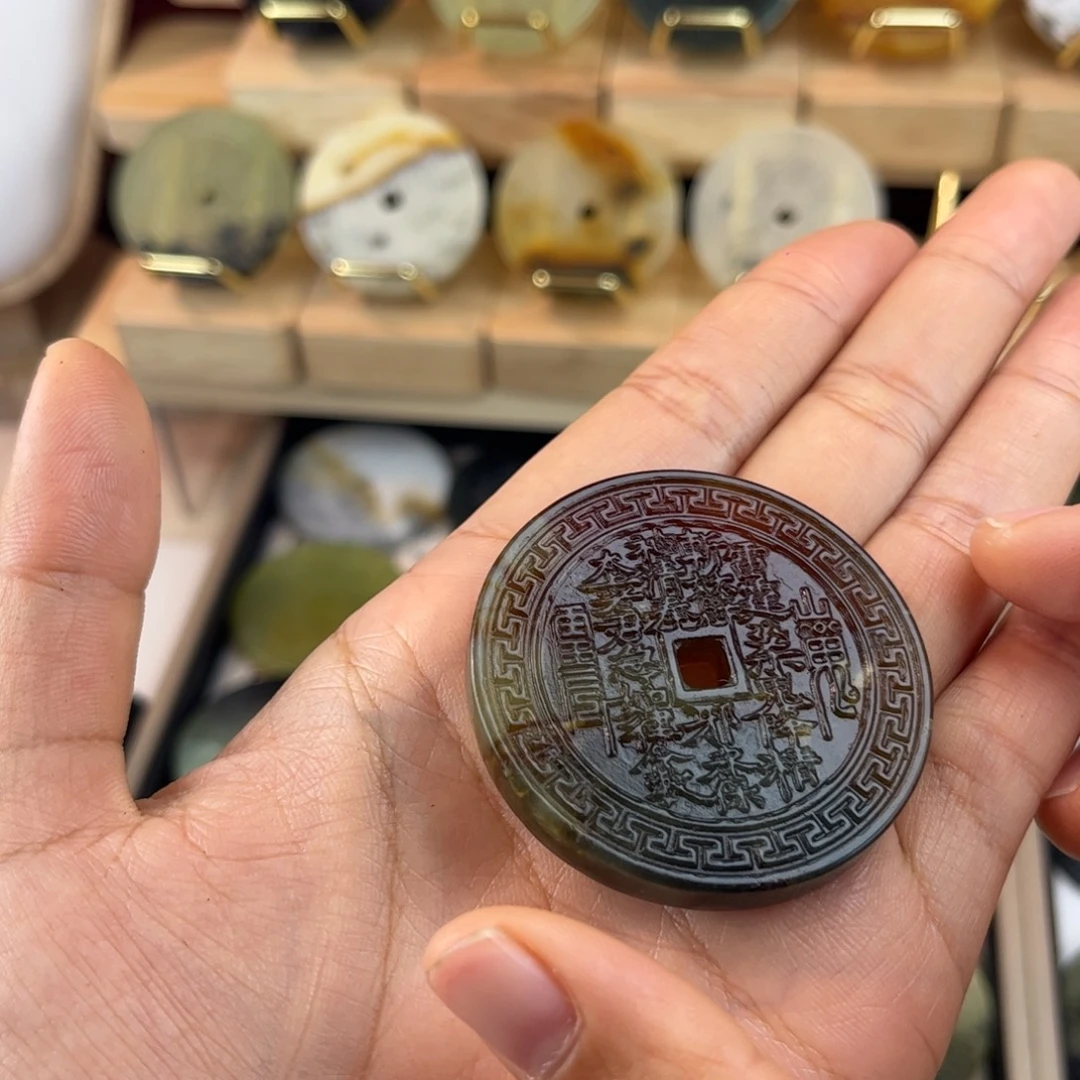 四****蛇纹石玉未镶嵌颈饰