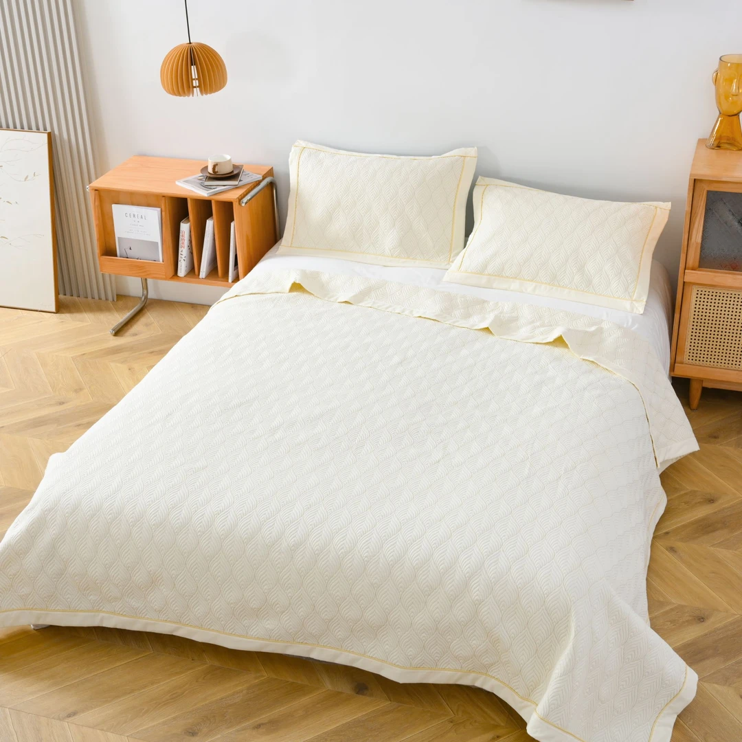 【孔雀羽】高档双面刺绣四季可用多功能机洗夹棉床盖韩式