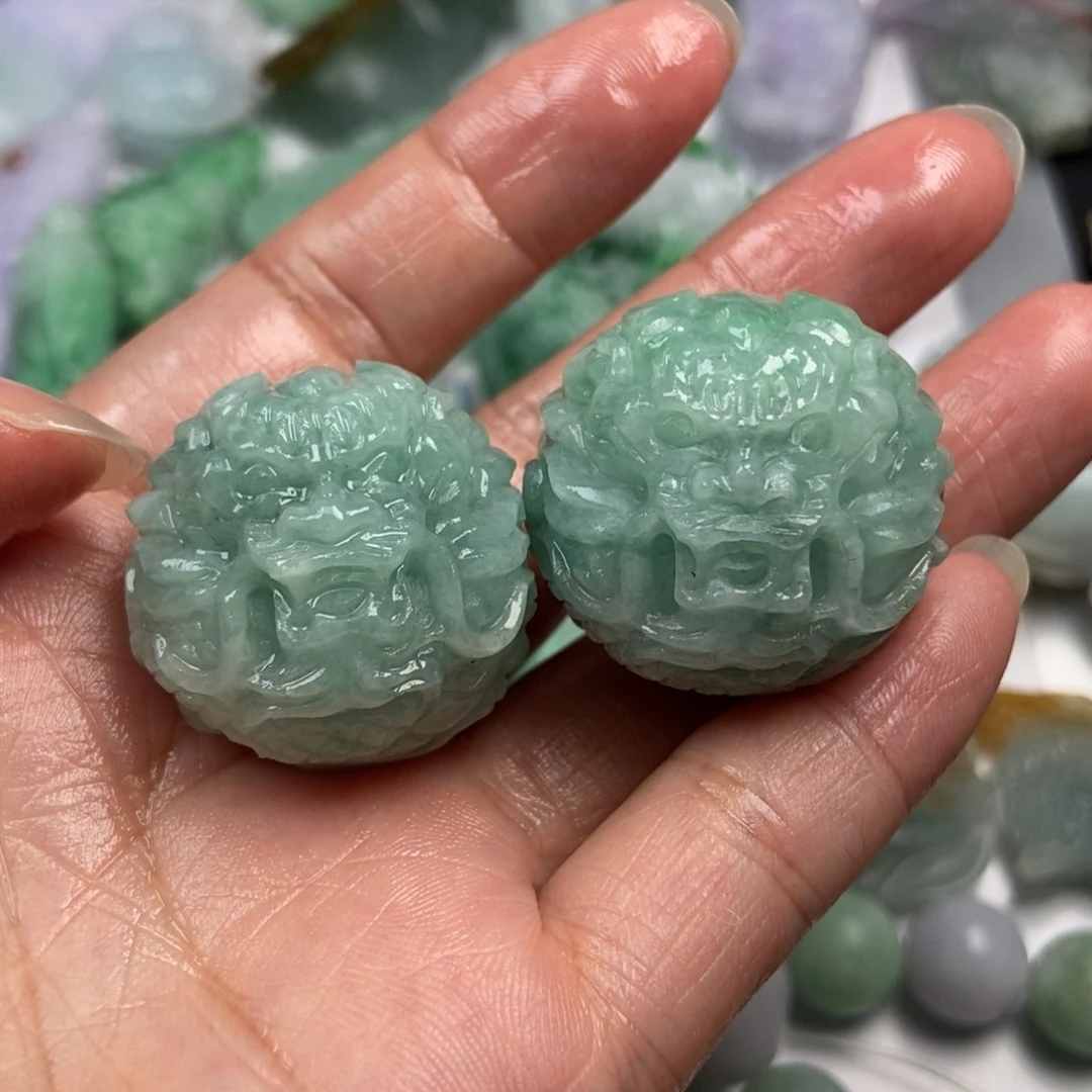 岁****定制翡翠未镶嵌翡翠