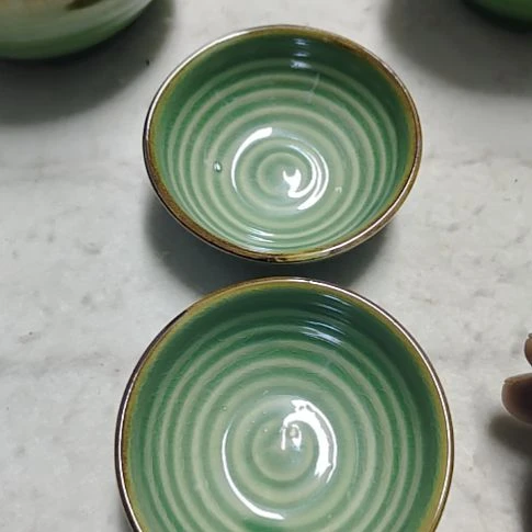 瓷片瓷片，盘子，都有瑕疵