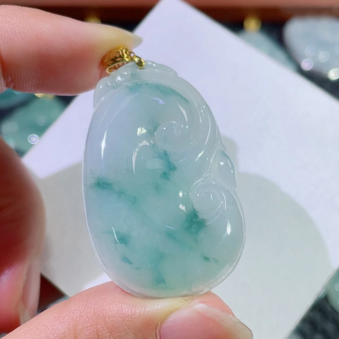 翡翠颈饰18K金镶嵌如意