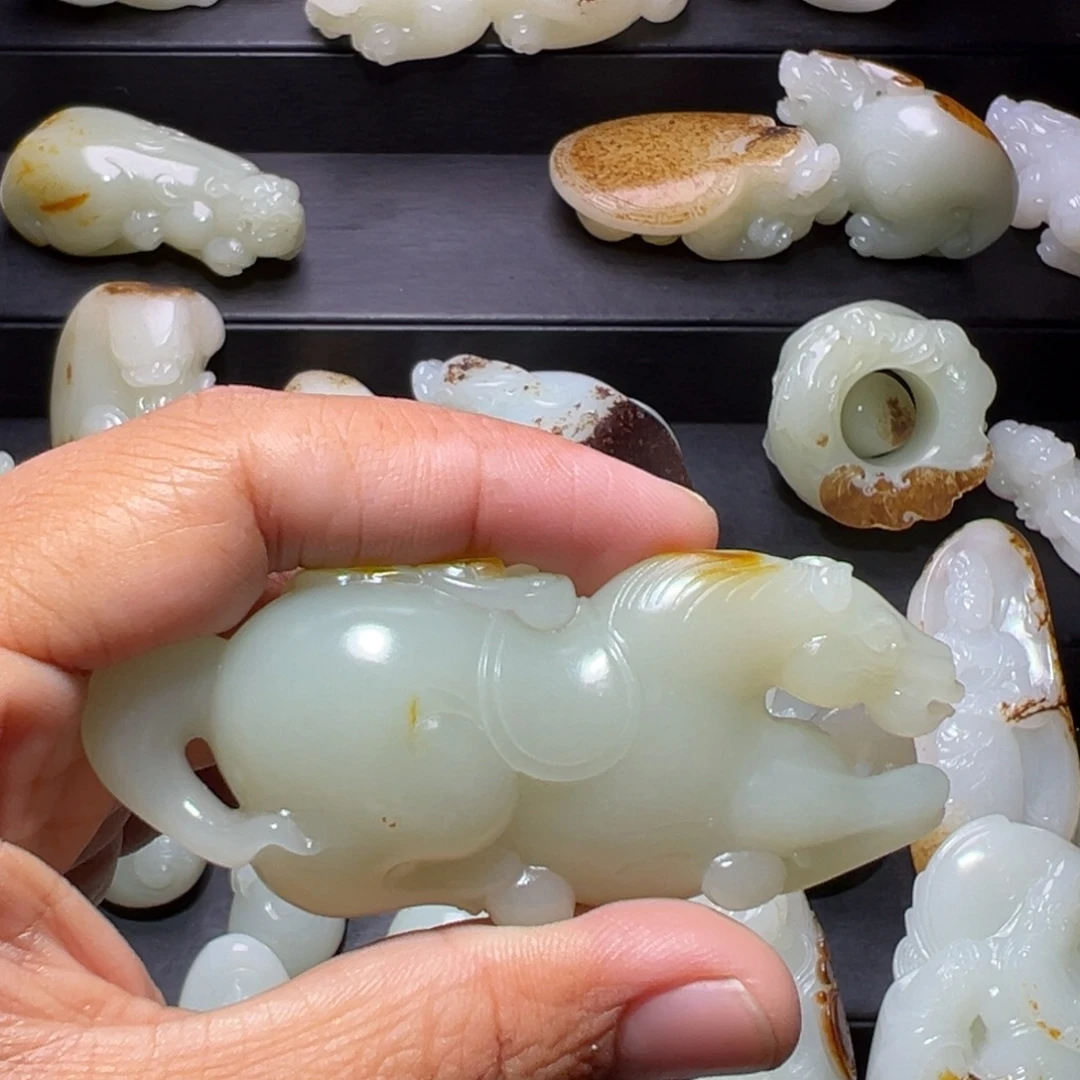 用***3和田玉未镶嵌颈饰