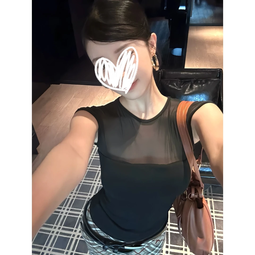 艺等YIDENG 夏季新款网纱拼接圆领无袖显瘦性感带胸垫辣妹风上衣