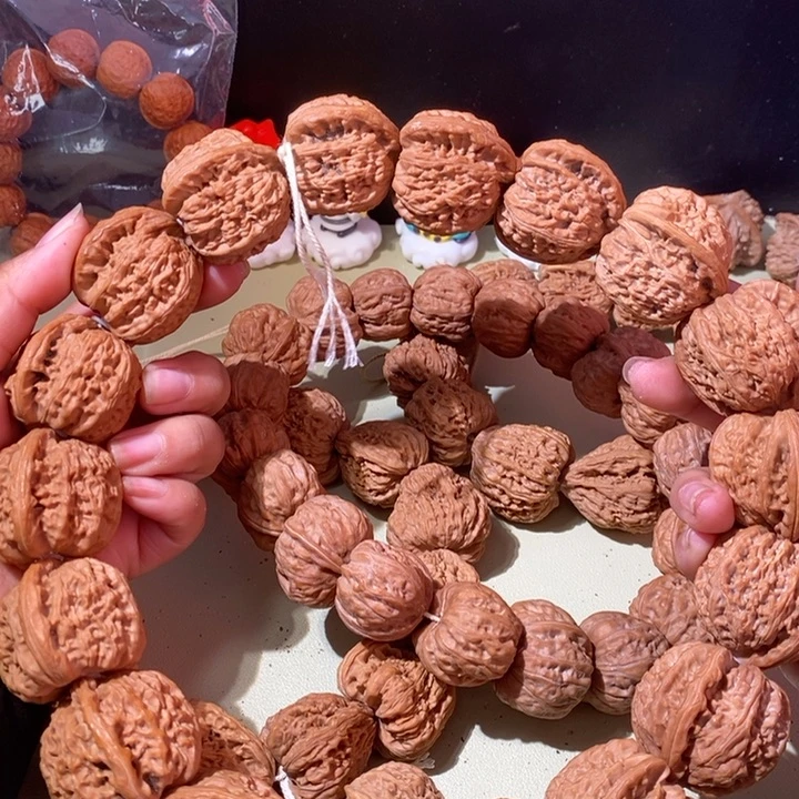 文玩核桃手串……30