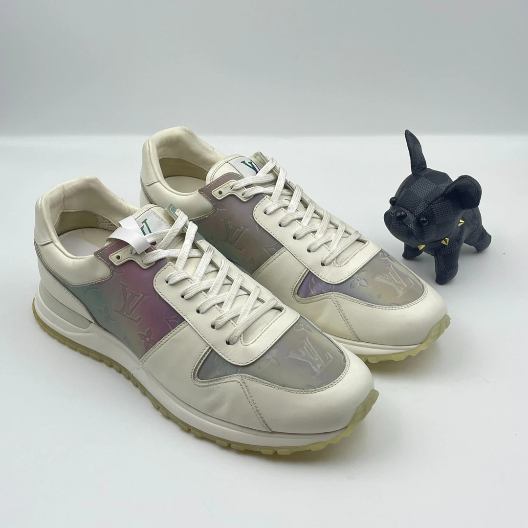 99新 LouisVuitton/路易威登 白色炫彩镭射老花浮雕运动鞋 40.5码