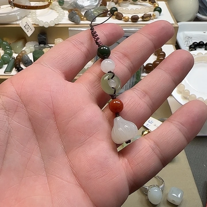 和田玉（糖玉）未镶嵌颈饰