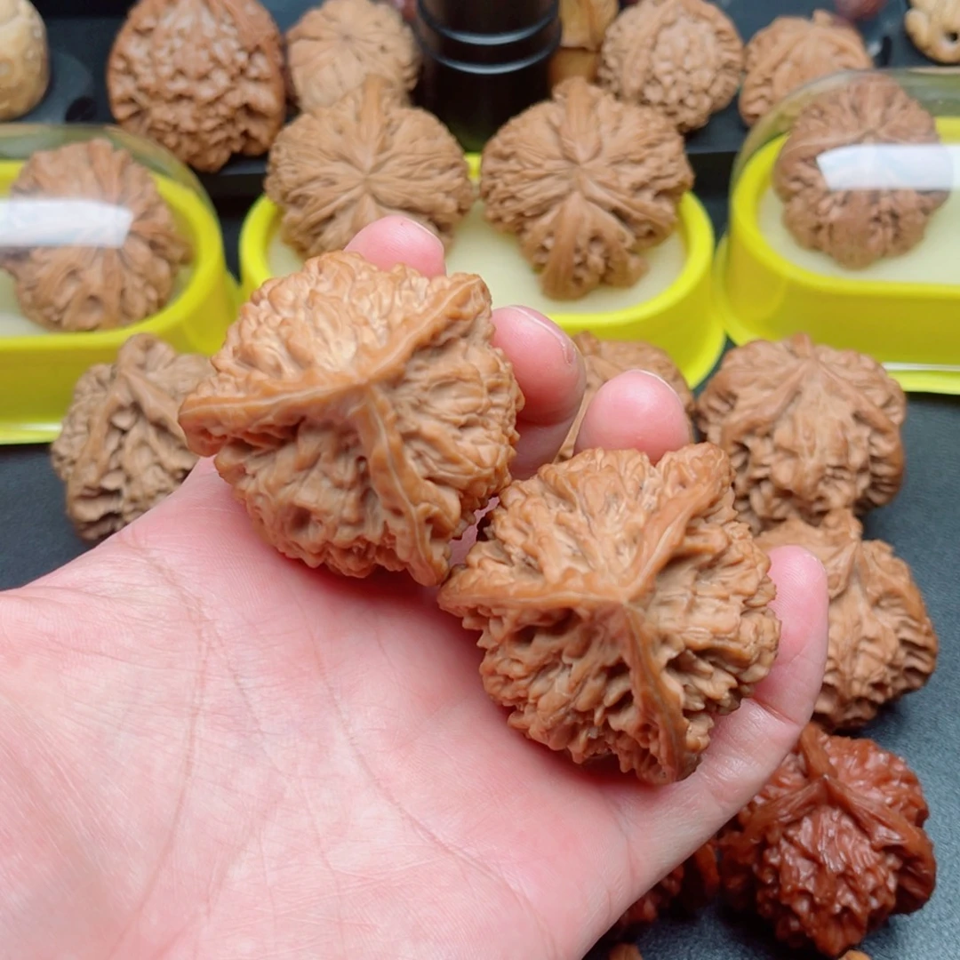 吊坠文玩核桃麒麟纹官帽三棱47×46×46