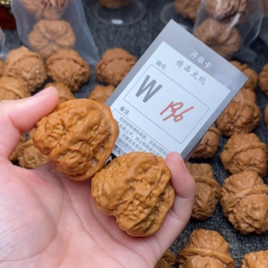 吊坠桃核给****?我是第一百40