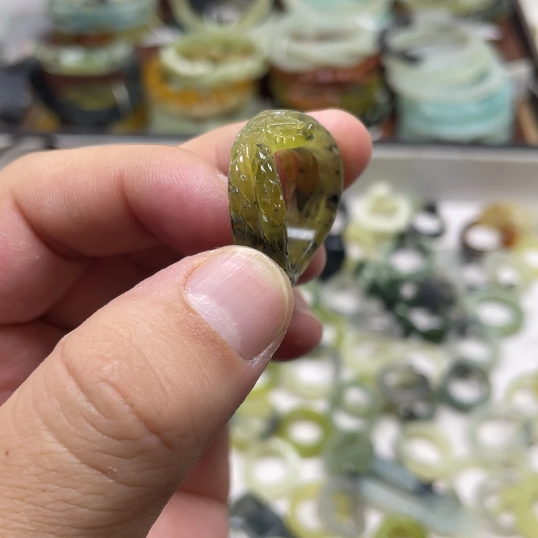 蛇纹石玉未镶嵌戒指