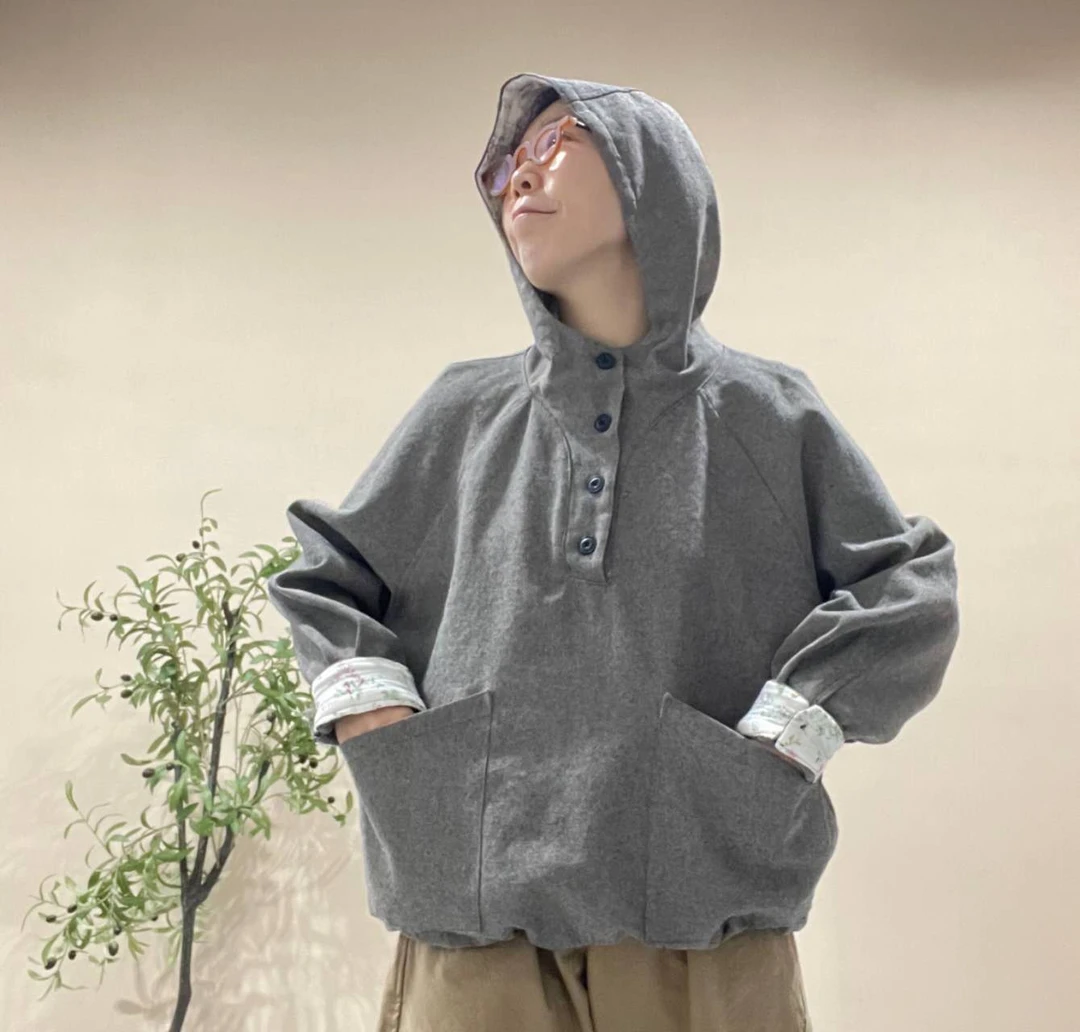 韩国正品/不支持退换/眼镜姐姐/连帽四扣小衫/0120