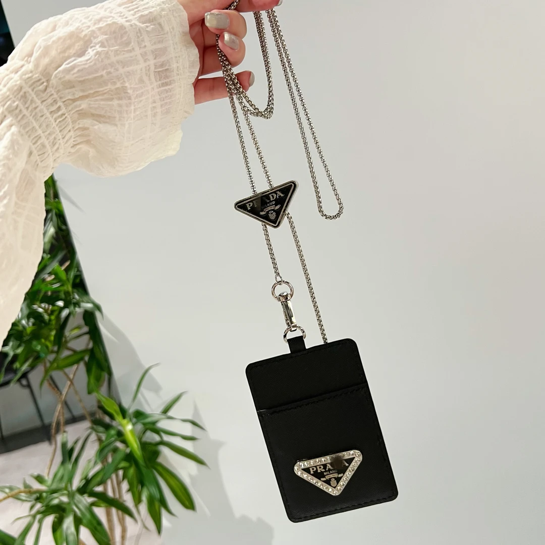 可背斜跨链条金属三角标P家工作证卡套证件卡包零钱包夹奢华时尚