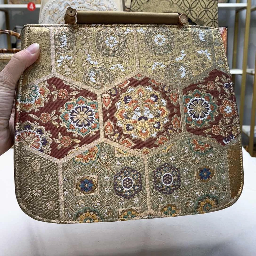 织绣凤****茶新年快乐！蛇年大吉！