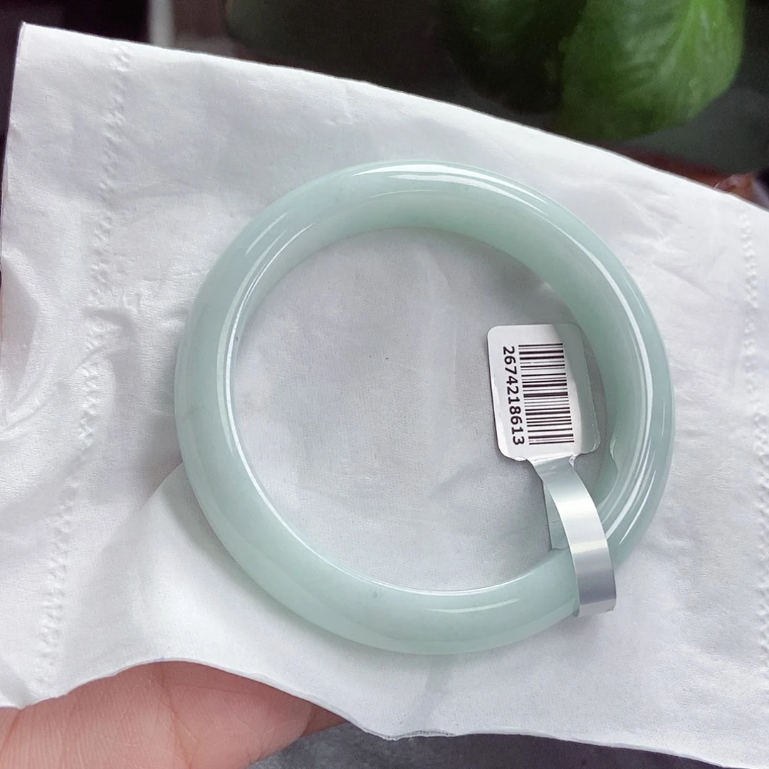 翡翠手镯未镶嵌56圈口