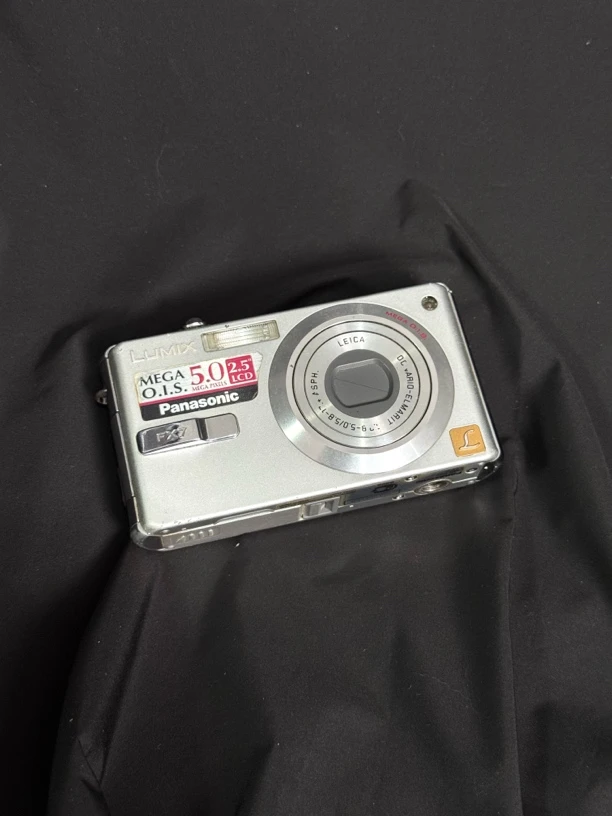 9新 Panasonic/松下 fx7 银色 复古ccd数码相机