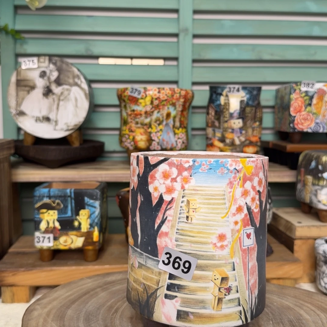 369号手绘精工盆。