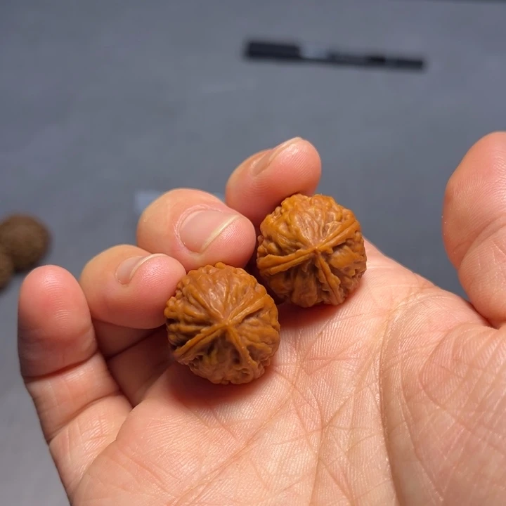 文玩核桃把件三棱685