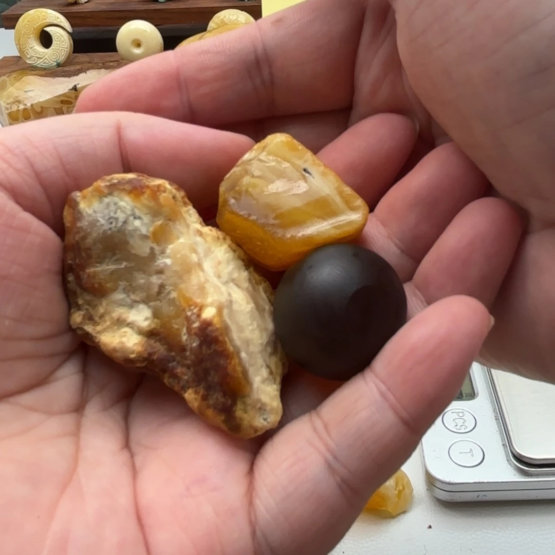 定制琥珀未镶嵌念**?蜜蜡