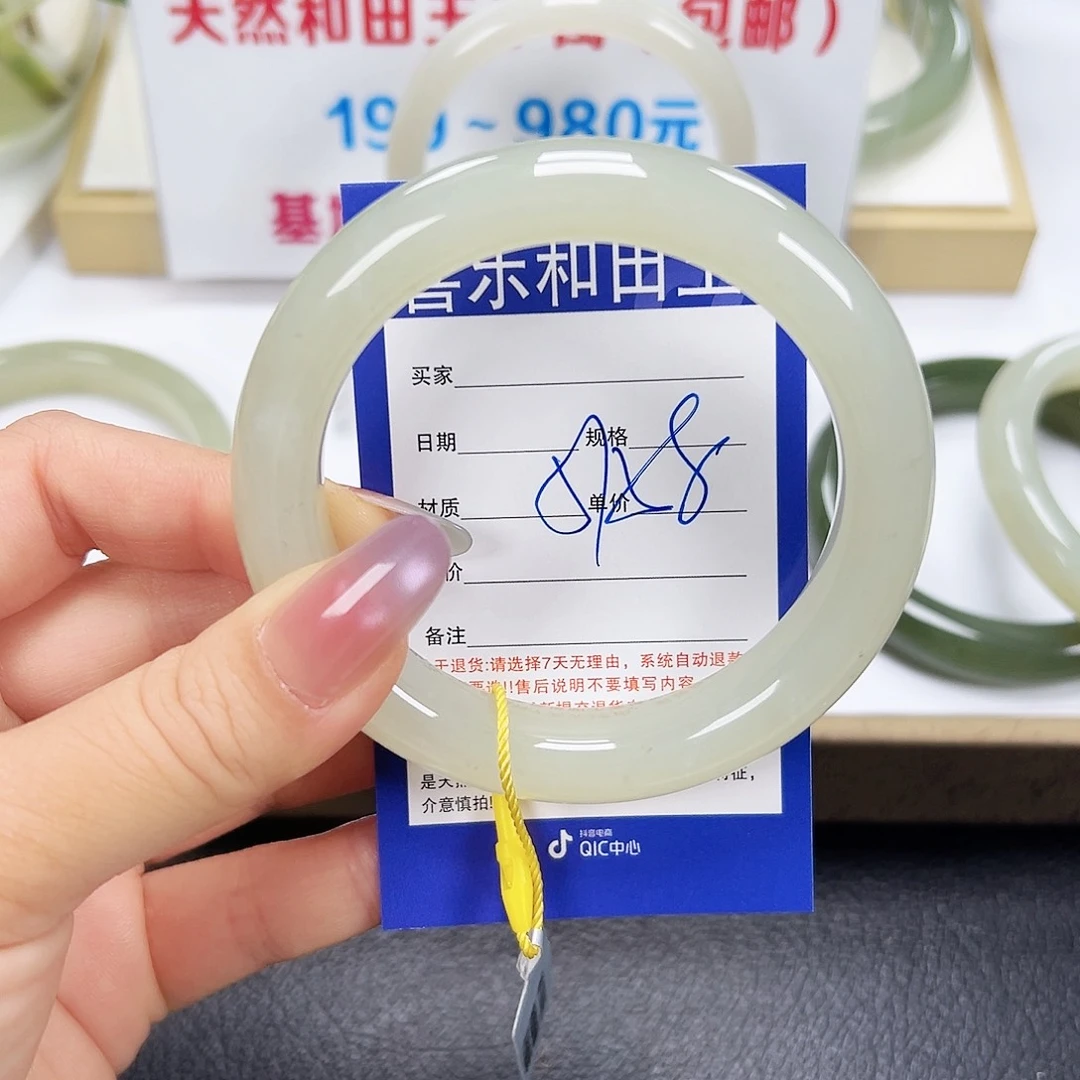 佳***：和田玉未镶嵌手镯