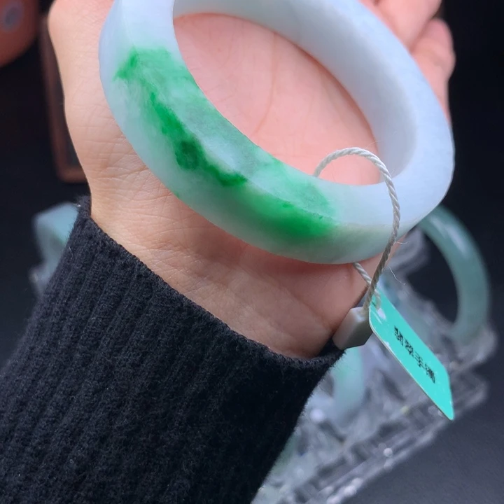 未镶嵌翡翠手镯定制翡翠