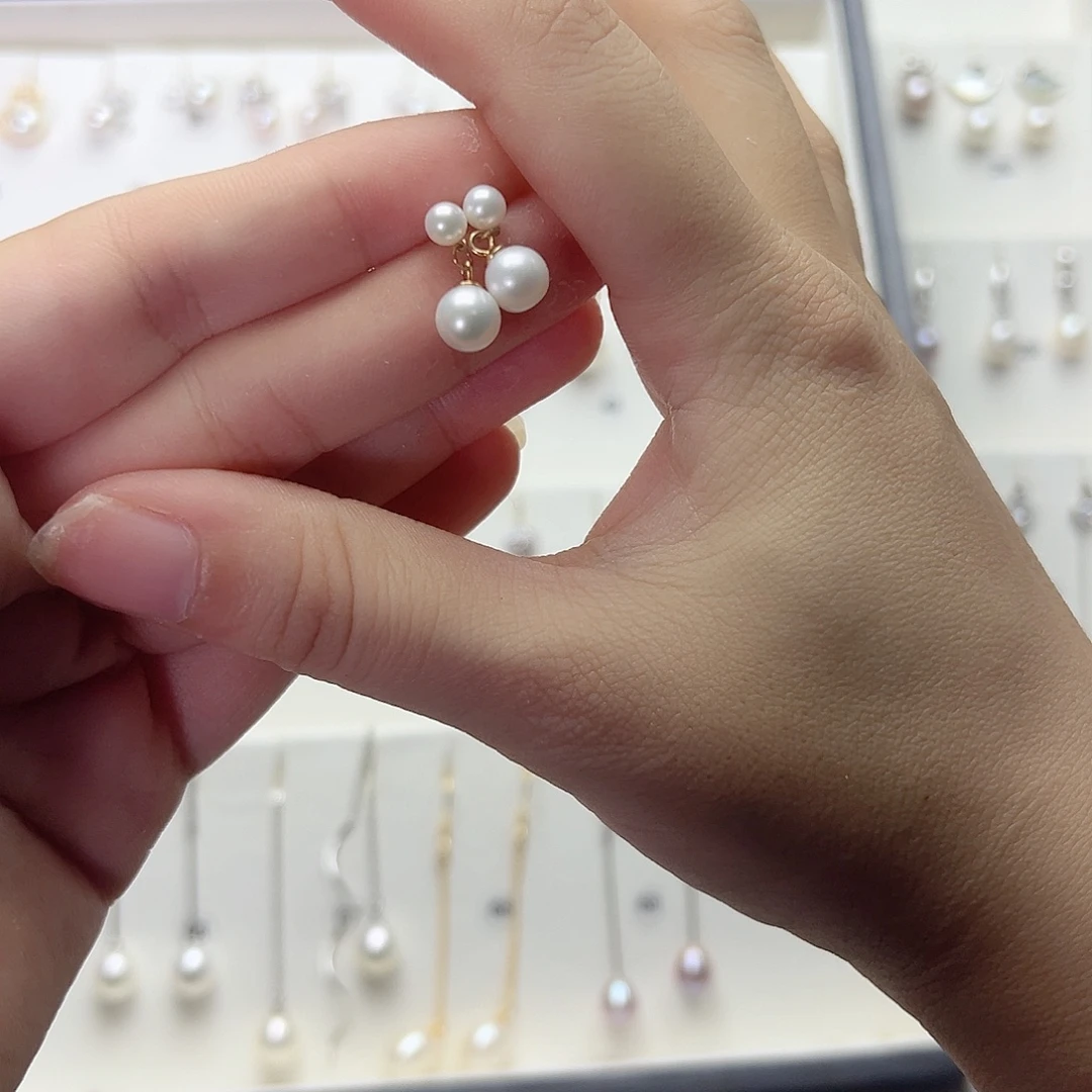 歆***歆银S925镶嵌淡水珍珠耳饰