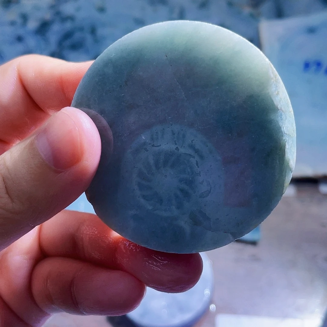 翡翠未镶嵌颈饰毛料10