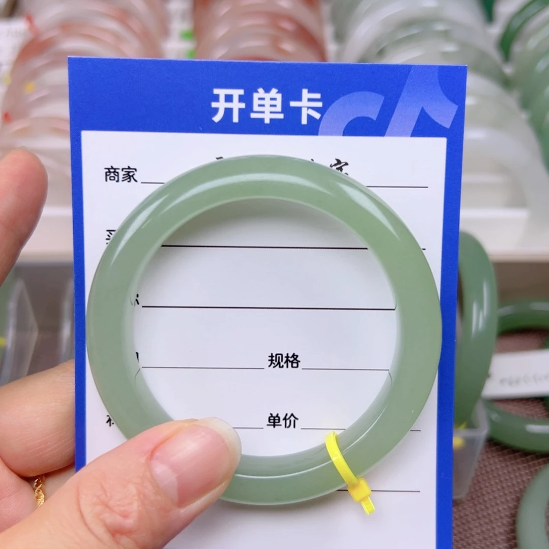 汝***腹东陵石手镯未镶嵌