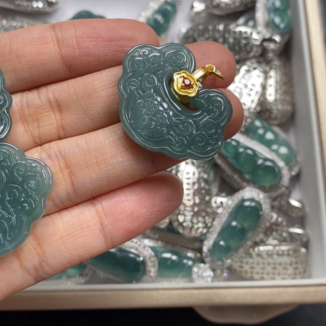 翡翠颈饰未镶嵌翡翠