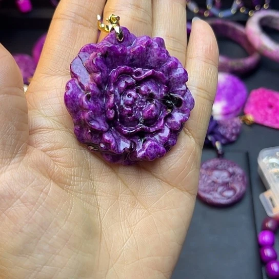 刘***霞非金属大花牌吊坠