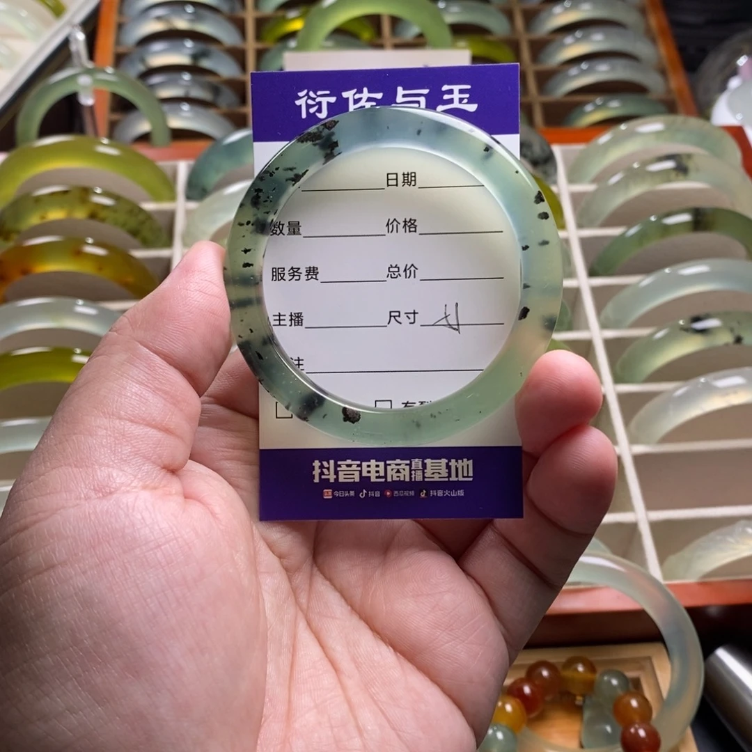 争***渡蛇纹石玉未镶嵌手镯