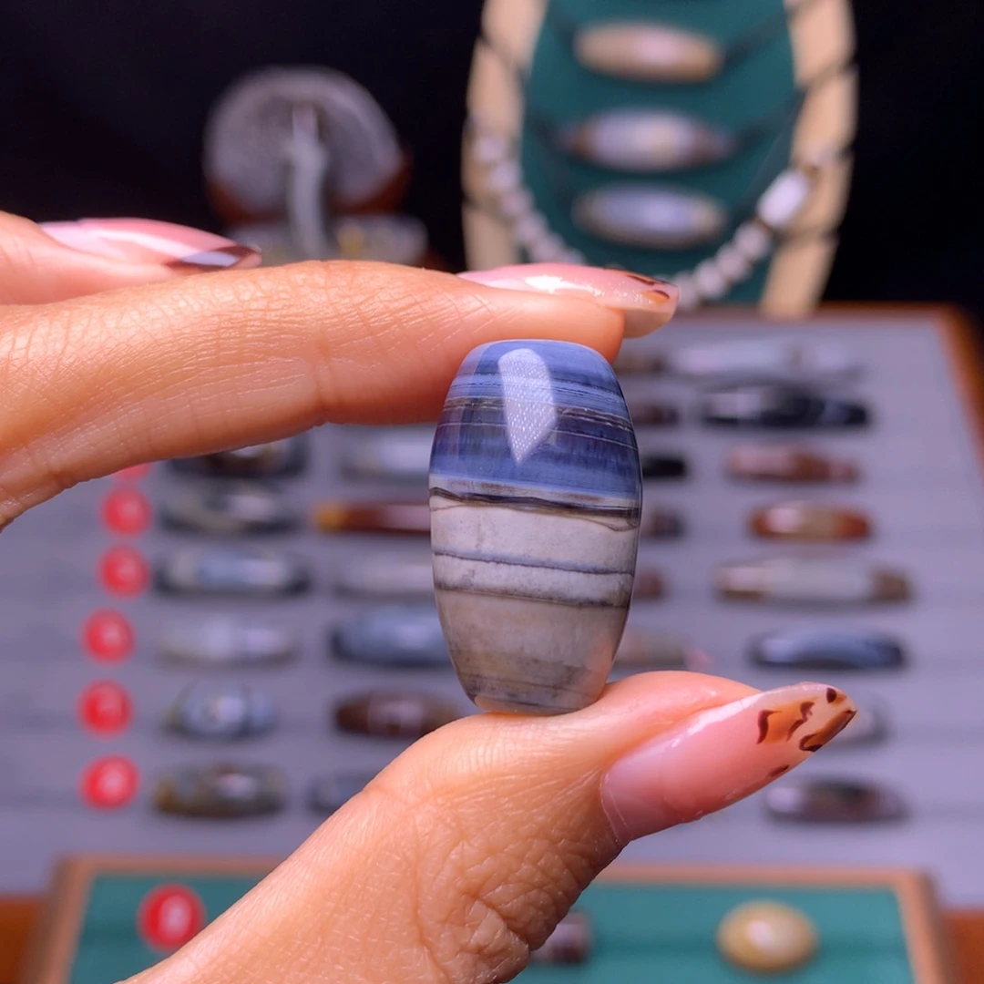 未镶嵌颈饰玛瑙/玉髓有**?