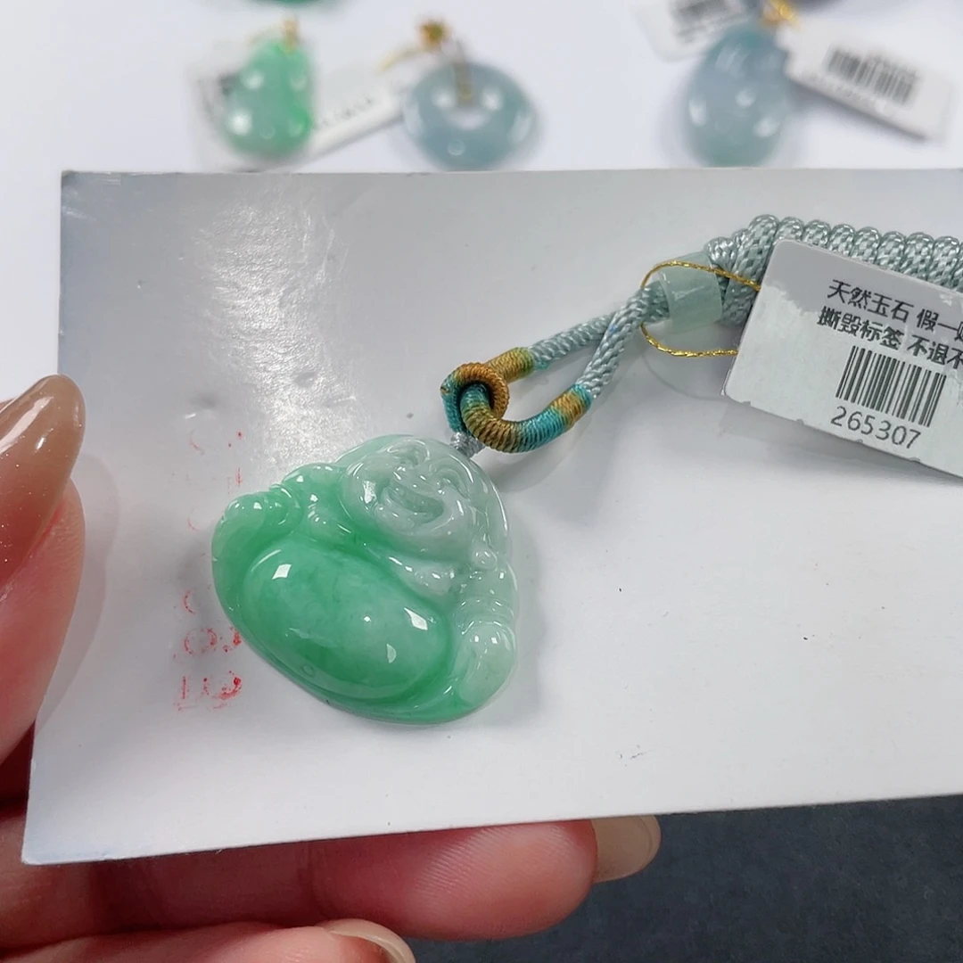 翡翠未镶嵌颈饰佛公