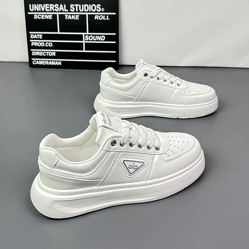 潮流男鞋子2025春秋季新款低帮厚底小白鞋韩版简约轻便系带男板鞋