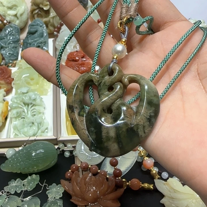 蛇纹石玉未镶嵌吊坠
