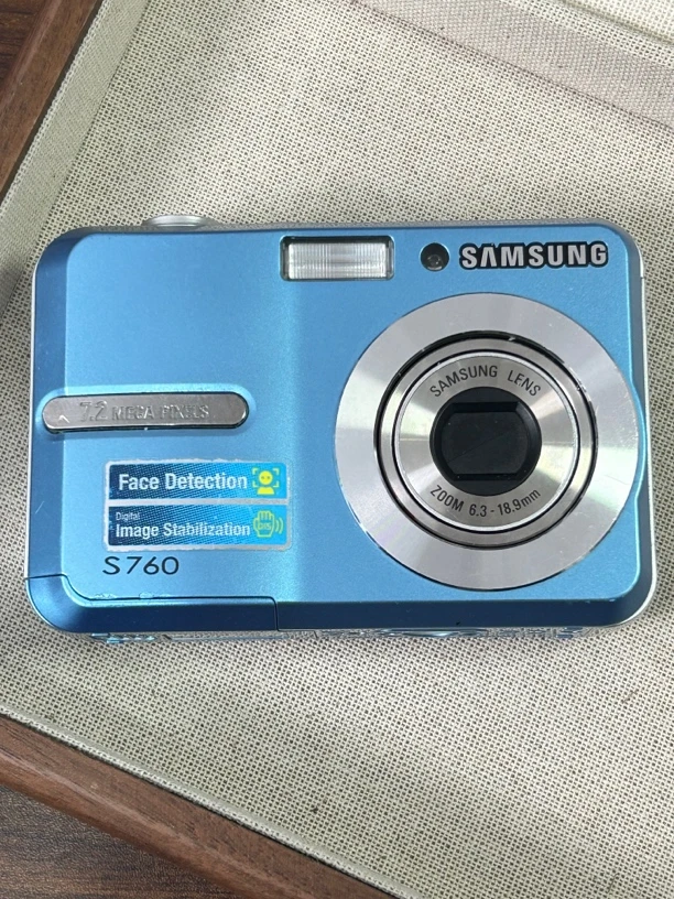 9新 Samsung/三星 s760 蓝色 复古ccd数码相机 用五号电池