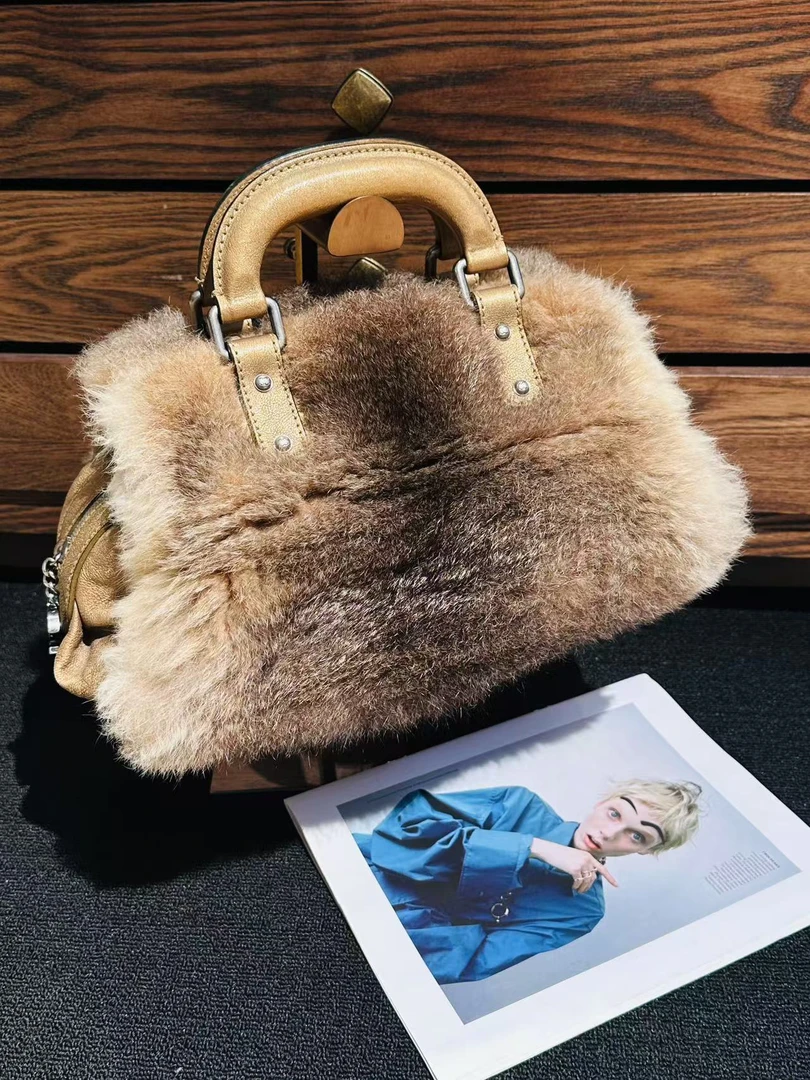 95新 Chanel/香奈儿 怪怪 毛毛双C logo波士顿包