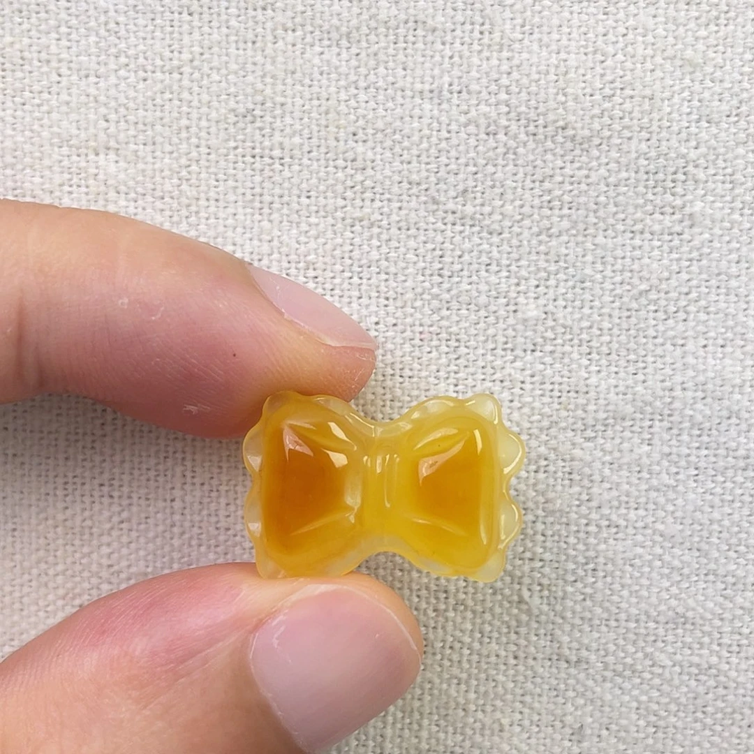 裸石琥珀未镶嵌蝴蝶结
