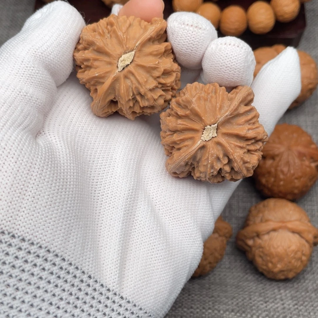 文玩核桃把件以***后40桃心宫灯