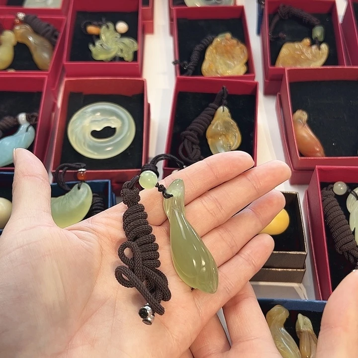 蛇纹石玉未镶嵌吊坠(赠链)