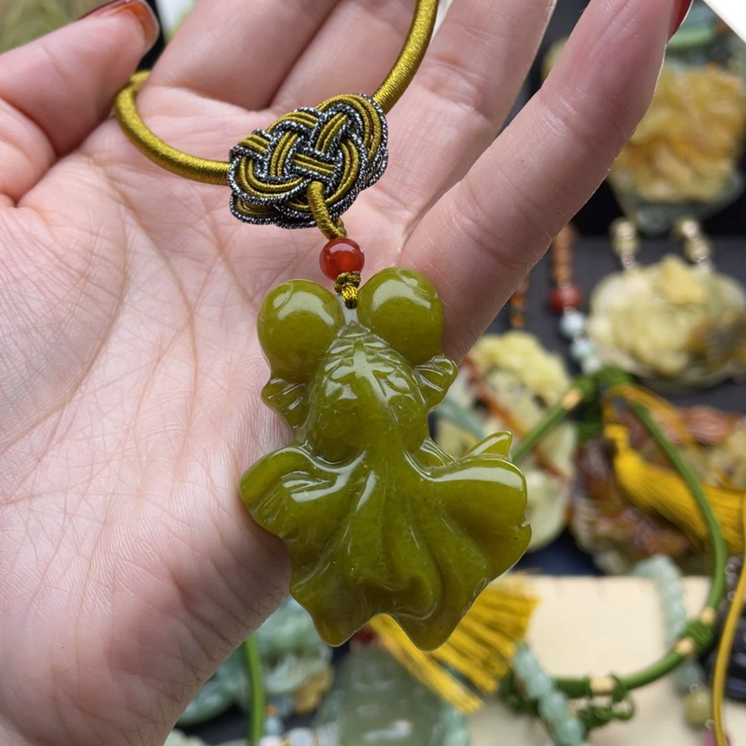 蛇纹石玉颈饰未镶嵌