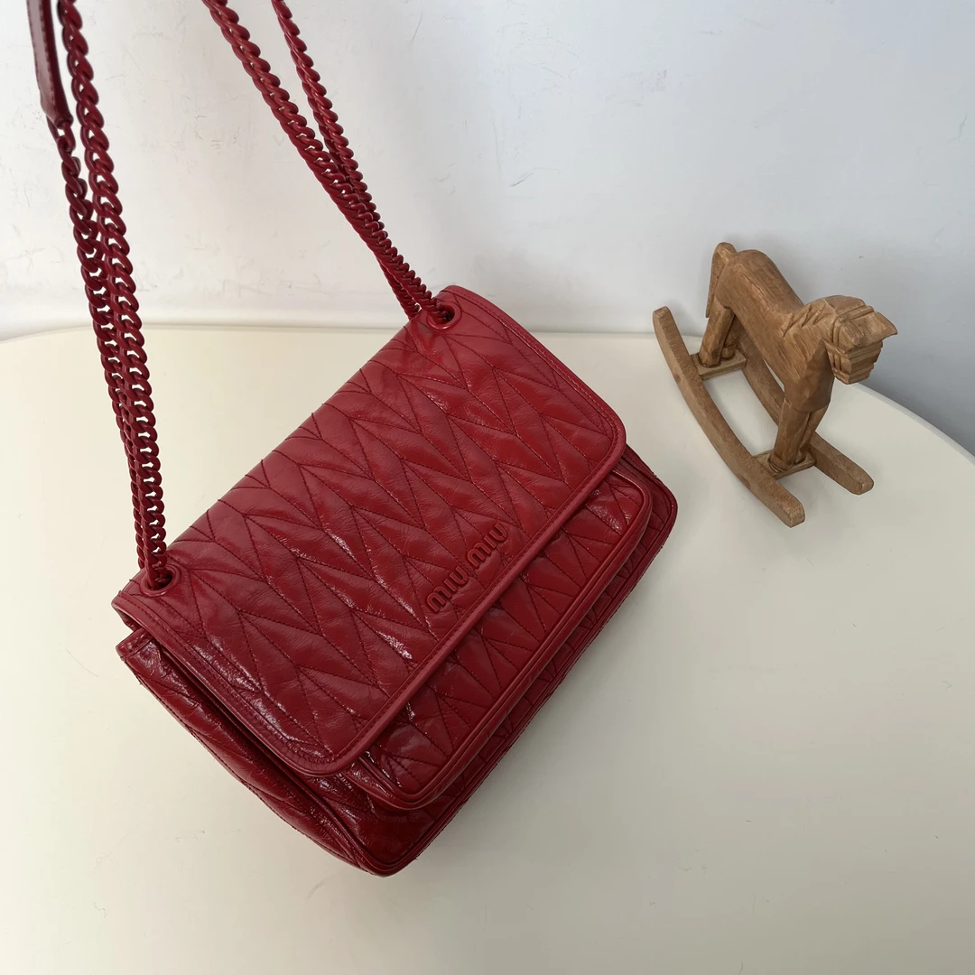95新 MIU MIU/缪缪 红色褶皱油蜡皮托特单肩斜挎包
