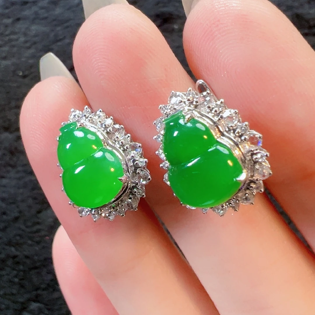 18K金镶嵌翡翠耳饰签收后24小时鉴赏期